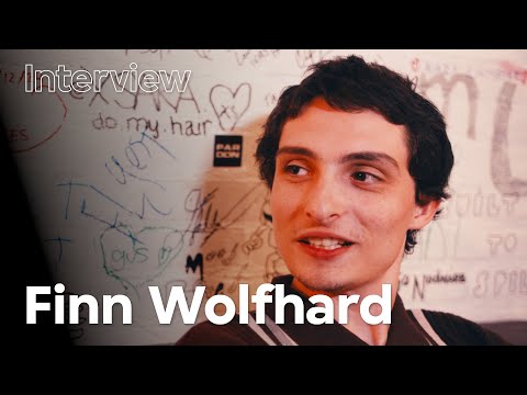 Finn Wolfhard over zijn plankenkoorts en muzikale…