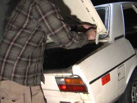 Audi 80 (B1)  - Hood Removal