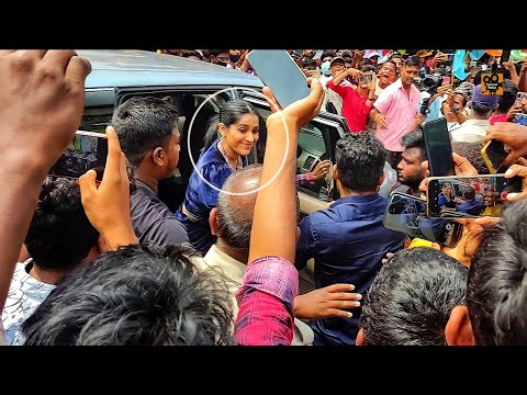 Jabardasth anchor Rashmi mobbed at shopping mall opening in Chittoor Jabardasth anchor Rashmi mobbed at shopping mall opening in Chittoor