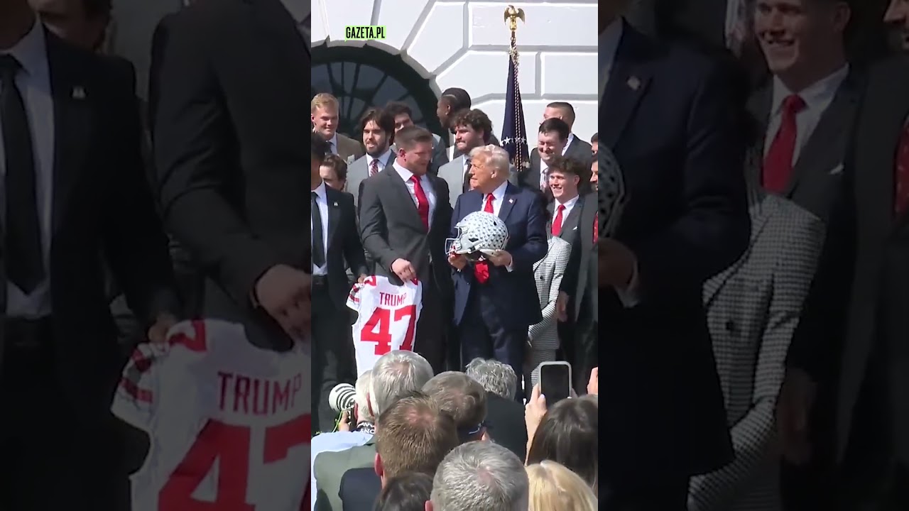 J.D. Vance zniszczył puchar