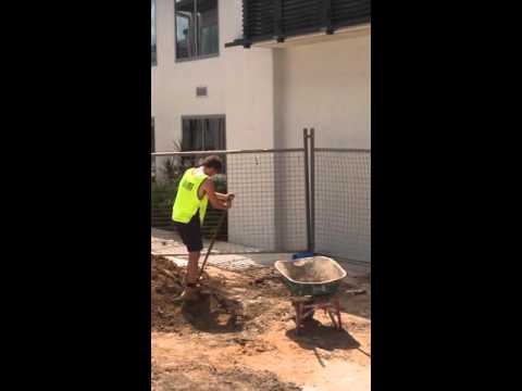 Како Црногорец работи со лопата?