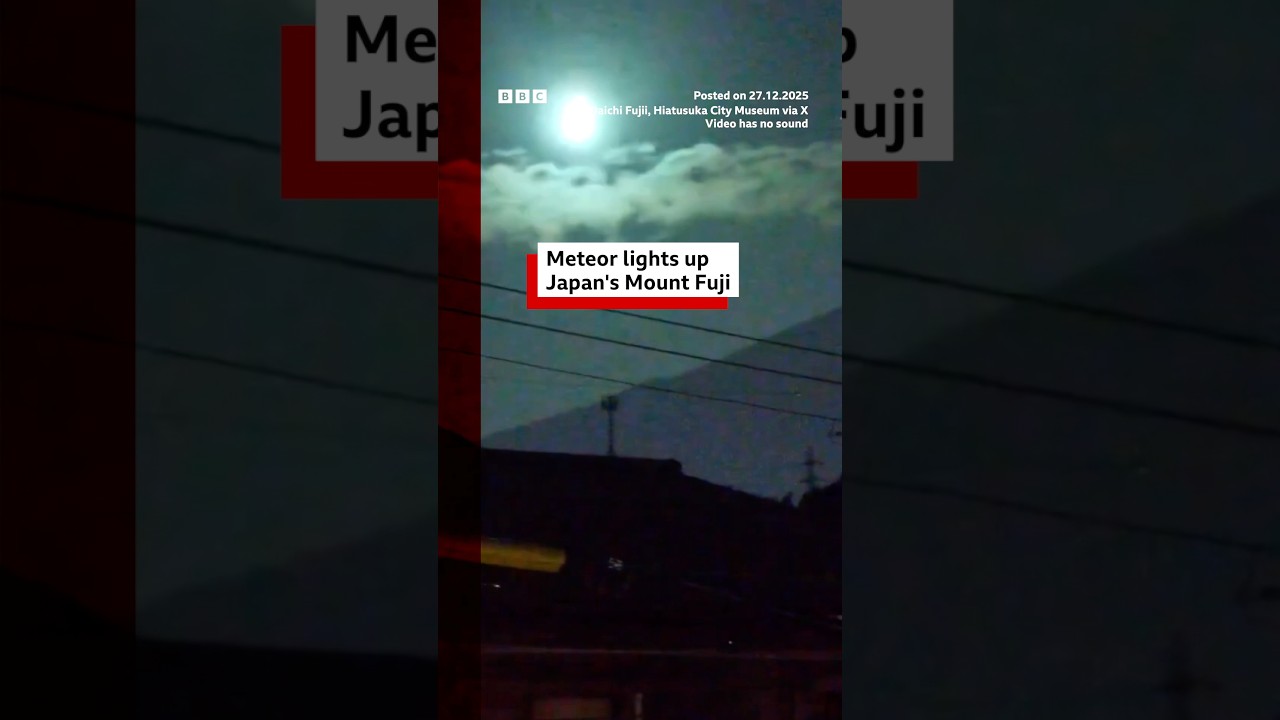 Meteor lights up Japan's Mount Fuji. Japan MountFuji BBCNews