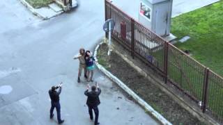 HIT – RUSKI VOJNIK PRITEKAO U POMOĆ DJEVOJCI U NEVOLJI, ALI… (VIDEO)