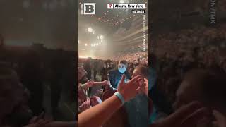 "GET HER OUT OF HERE!" – Country Star Zach Bryan Kicks Fan Out of Concert for Grabbing His Guitar