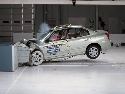 Видео краш-теста Hyundai Elantra 4 двери 2003 - 2006