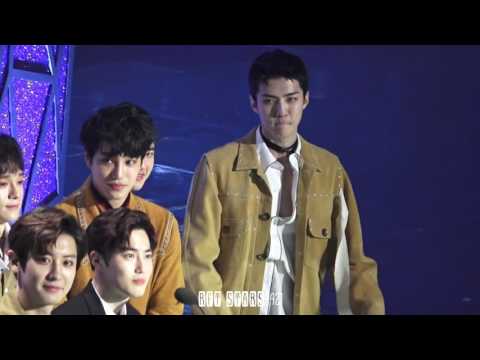 170222 가온 EXO 엑소 세훈 SEHUN 가수석 ~인기상 개인/그룹상 수상 소감 직캠 - 두근대는 형들 + 에리들이 부르는 오세훈!에 부끄러운 막내 @ GAON Chart