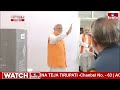 ఓటేశిన మోదీకి రాఖీ | Elderly Women Ties Rakhi To PM Modi |  Modi Casts His Vote | Jordar News | hmtv  - 00:51 min - News - Video