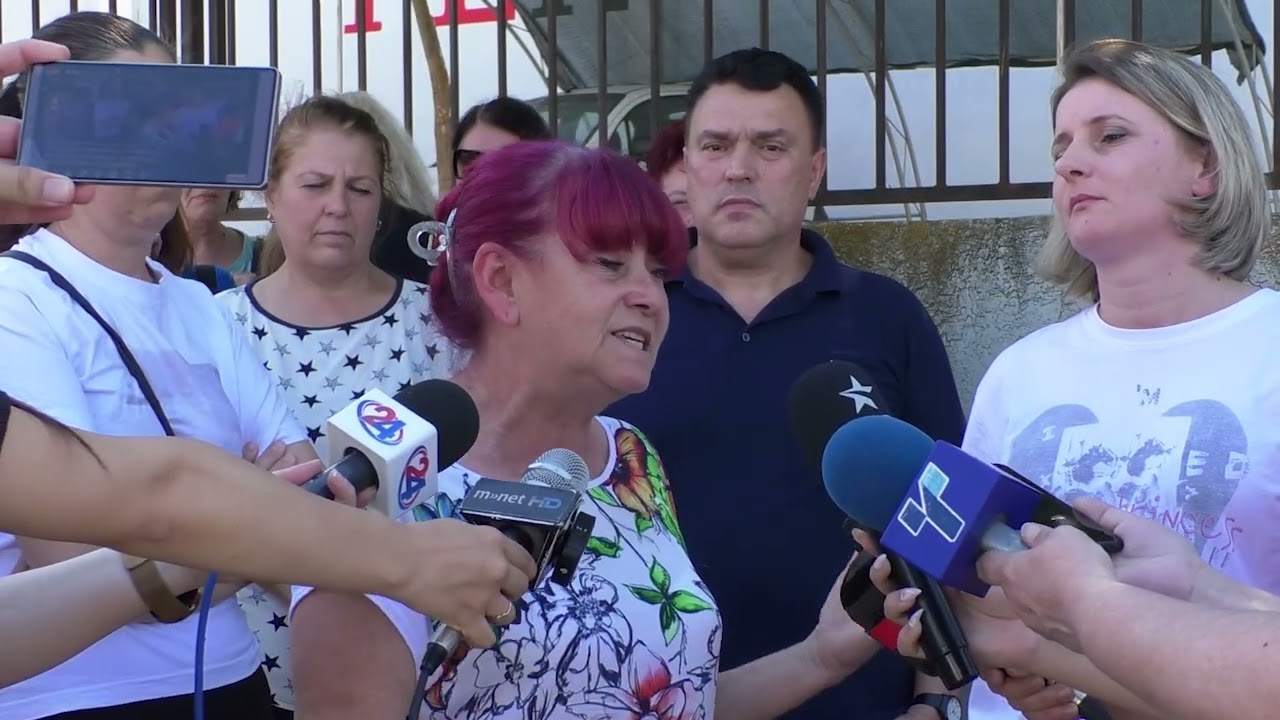 Текстилни работнички на улица, плати не земале со месеци