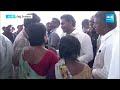Fans Selfies With CM Jagan At Chinna Singamala Public Meeting, Memantha Siddham Bus Yatra @SakshiTV  - 04:21 min - News - Video