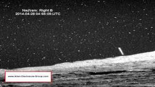 L' Ufo a forma di sigaro fotografato mentre sorvola i cieli marziani