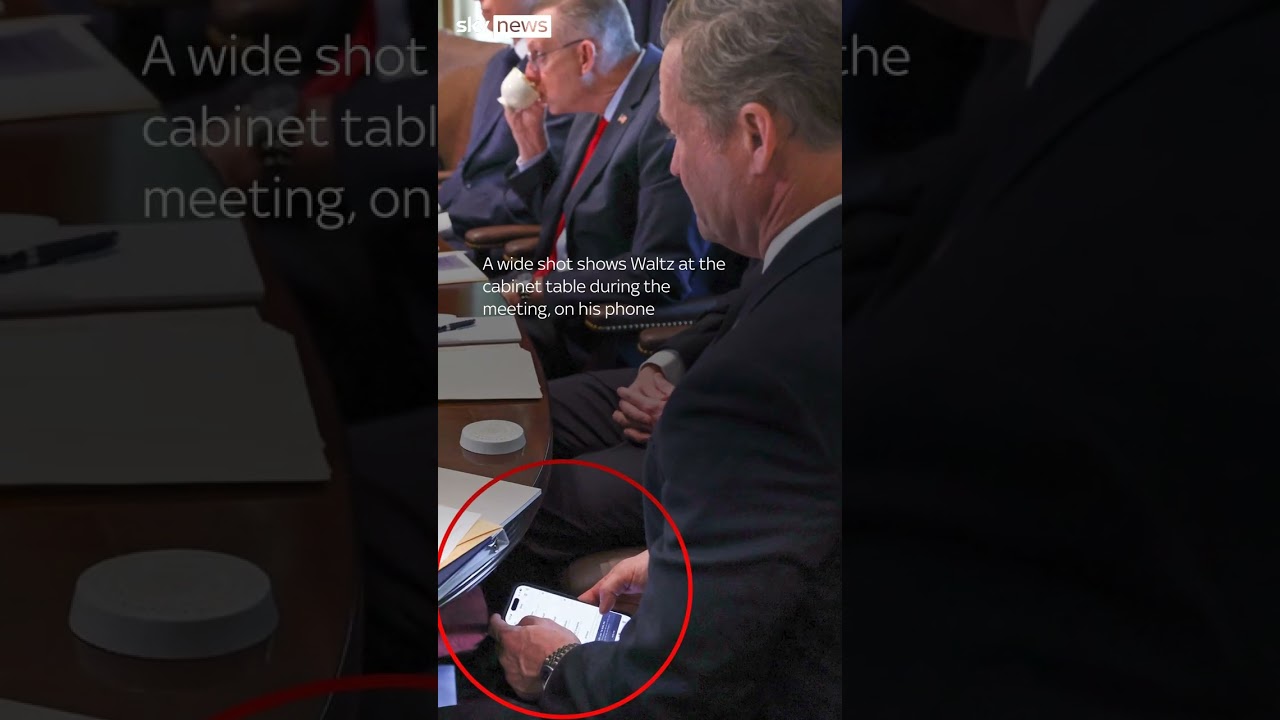 Waltz at cabinet meeting day before his ousting