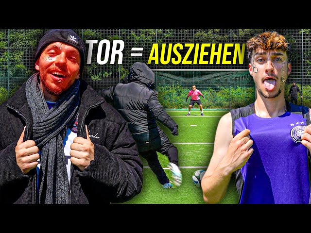 HEIßESTE STR!P FUßBALL CHALLENGE! *TOR = AUSZIEHEN*