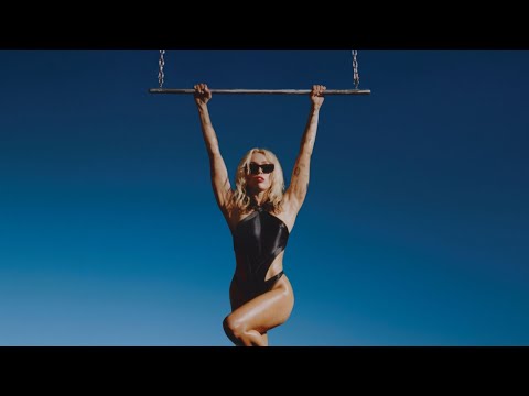 Miley Cyrus ft. Sia - Muddy Feet (Extended Audio)
