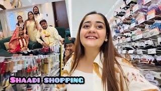 Mama Mami ke pehle kiske Shaadi ki Shopping ho rahi hai😍 Bindass Kavya Street Shopping
