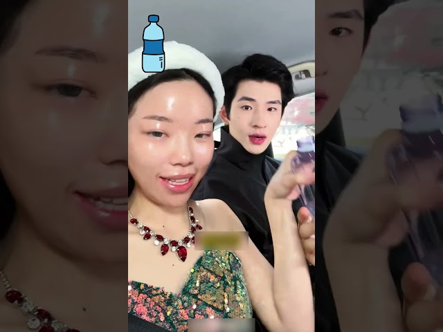 ¡La niña necesita quitarse el maquillaje rápidamente! 💄