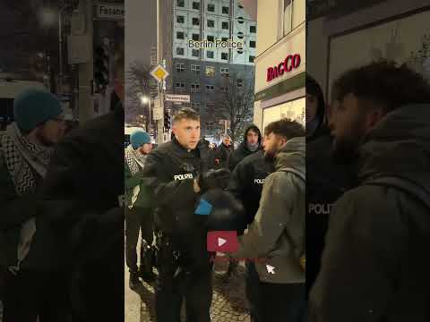 Polizei vs. englischsprachige Demonstranten 🚨👮🏻‍♂️🇩🇪 #Deutschland #berlin