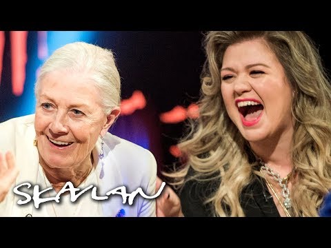 Kelly Clarkson gets completely starstruck by Vanessa Redgrave in talk show interview | Skavlan