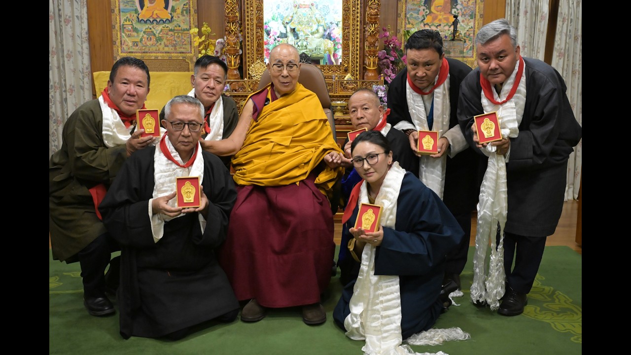 ༄༅། །༧གོང་ས་༧སྐྱབས་མགོན་ཆེན་པོ་མཆོག་གིས་བོད་མིའི་སྒྲིག་འཛུགས་ཀྱི་དབུ་ཁྲིད་གསར་པ་རྣམས་ལ་མཇལ་ཁ་སྩལ་བ།