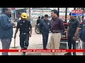 హైదరాబాద్ లో భారీ వర్షాలకు నిలిచిన నీరు - మ్యాన్ హోల్స్ క్లీనింగ్ చేస్తున్న GHMC సిబ్బంది | BT  - 00:19 min - News - Video