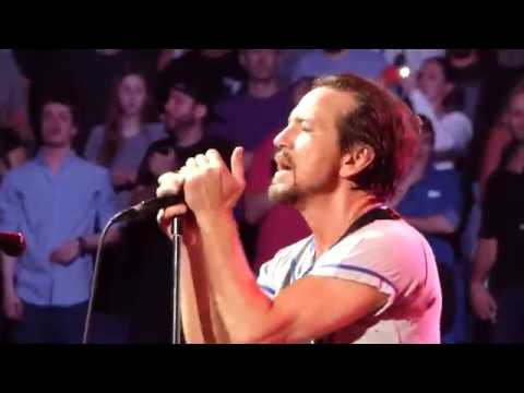 Pearl Jam - Save It For Later (Ed Smashes His Guitar) - Tampa (April 11, 2016)