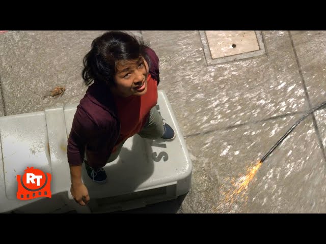 S.W.A.T. - Street's Electrified Water Rescue (S2E1) | Movieclips
