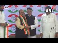 UP Politics: सांसद Danish Ali ने थामा हाथ,Congress से नजदीकी पर Mayawati ने किया था BSP से सस्पेंड  - 03:04 min - News - Video