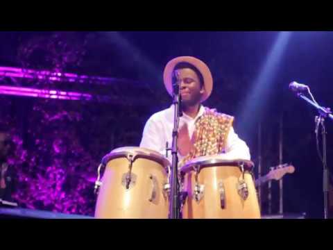Giovanni Kiyingi - Giovanni kiyingi and Eka Band repainting uganda 