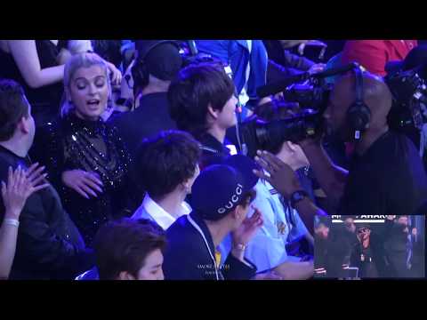 180520 BTS (방탄소년단) V Reaction to Kelly Clarkson’s Opening Performance @BBMAs Fancam