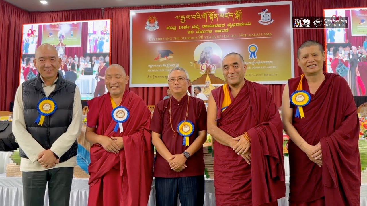 Sera Jey Monastery presents the Honorary Social Service Award to social workers from India and Nepal