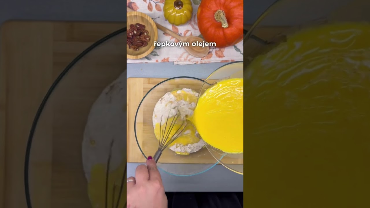 Upečte si vláčný dýňový chlebíček s javorovým sirupem a skořicí, ideální na podzim #toprecepty #food