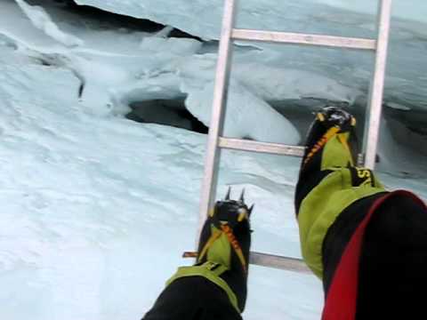 Храбро преминување на пукнатина на Монт Еверест