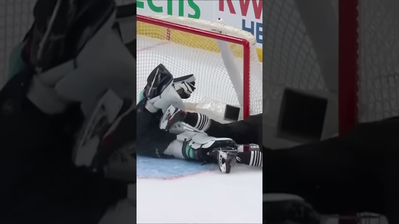 Nico Hischier marque le but gagnant en prolongation, au grand mécontentement de Philipp Grubauer 😬