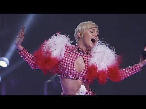Miley Cyrus - SMS (Bangerz) [Live at the Bangerz Tour]