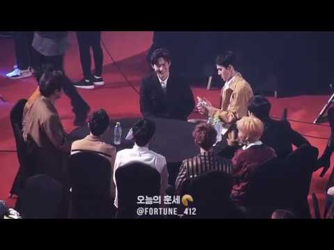 170222 GAON CHART AWARDS EXO SUHO @ 가온차트 시상식 2부에서 작사가상 시상하는 준면이를 부르는 멤버들ㅋㅋㅋ (+ 시상 후 준면이 자리 착석까지)