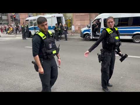 3.7.23 Pressevertreter werden von der strasse geschickt, weil ich ja vom Fußweg filmen kann... nicht