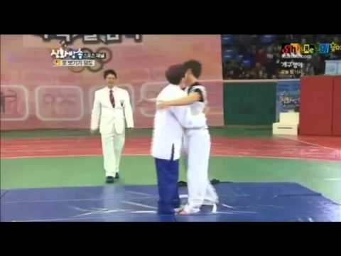 Shinhwa kisses Maknae Andy