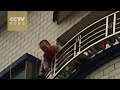 Toddler falls from 5th floor saved in China-Exclusive visuals