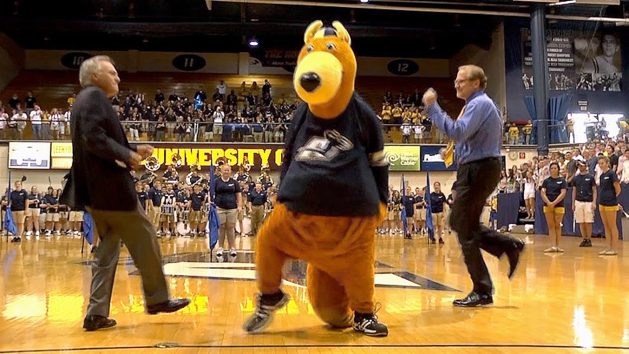 The University of Akron Convocation 2013: Harlem Shake - YouTube