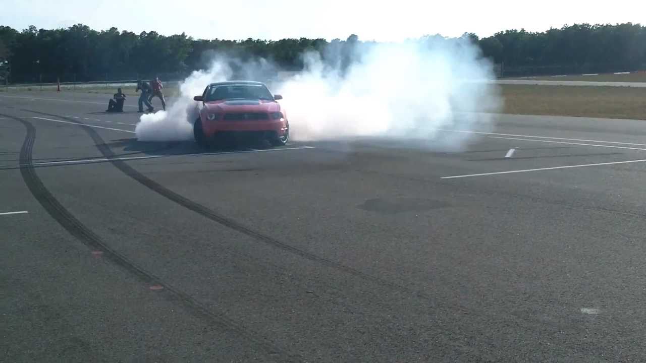 Ford mustang boss 302 burnout #3