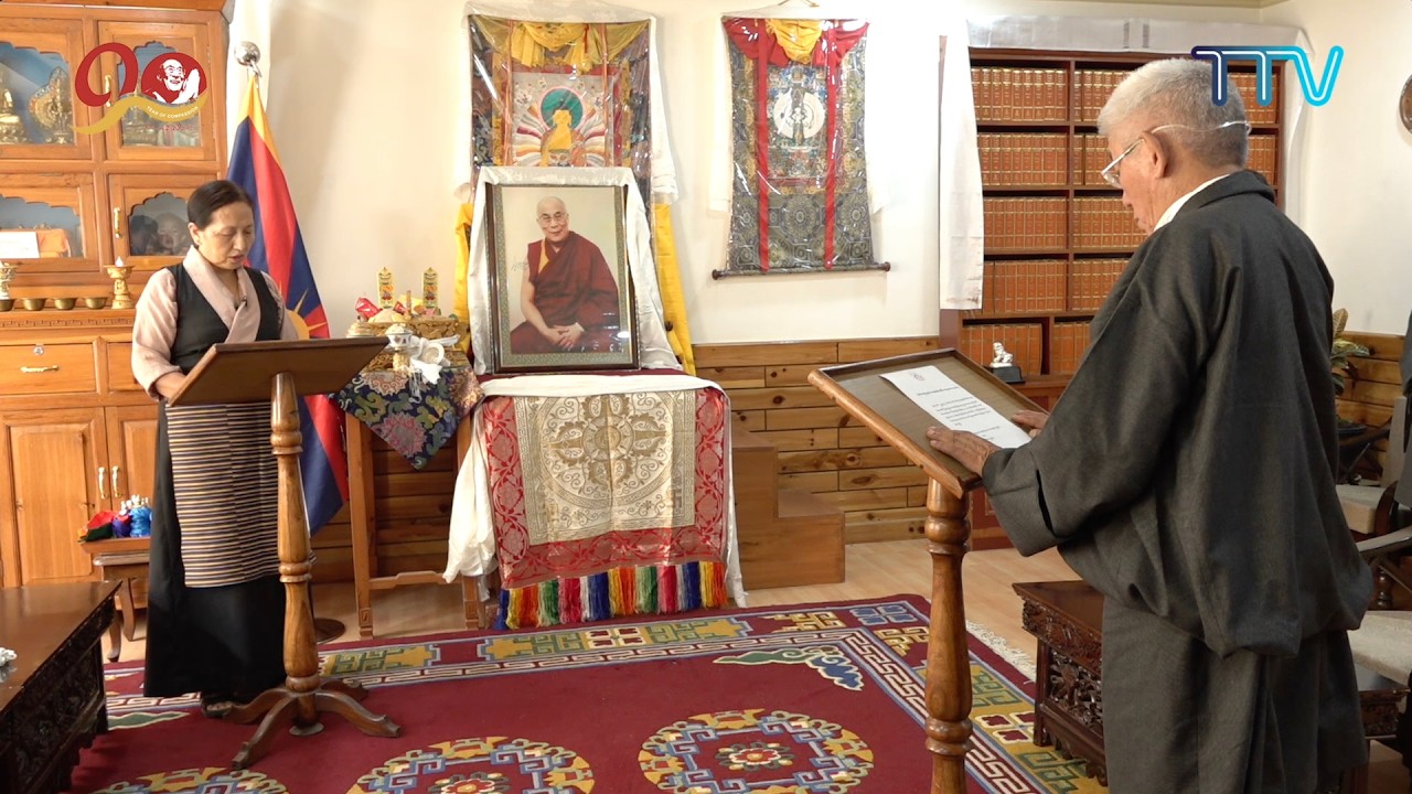 སྐབས་ ༡༨ པའི་བོད་མི་མང་སྤྱི་འཐུས་ལྷན་ཚོགས་ཀྱི་བར་བརྒལ་ཚོགས་གཙོའི་ལས་འཁུར་དམ་འབུལ་མཛད་སྒོ།