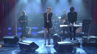 Sky Ferreira - You&#39;re Not the One on Letterman 11.25.13 (1080p)