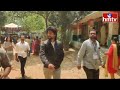 ఓటు హక్కు వినియోగించుకున్న హీరో నాని.. ఎగబడ్డ అభిమానులు | Lok Sabha Elections 2024 | hmtv  - 01:21 min - News - Video