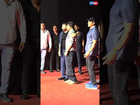 Shah Rukh Khan Poses With Sunny Deol At Gadar 2 Success Party short