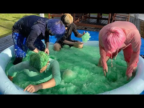 【死ぬ気で掴み取れ】スライム風呂に埋められた大量のコインをたくさん見つけたやつが勝ち!!!