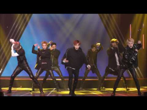 AAA2016 EXO LAY focus