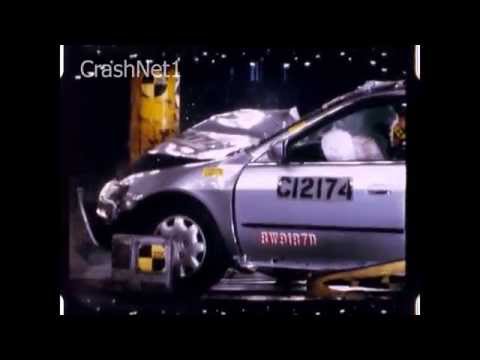 Видео краш-теста Honda Accord седан США 1997 - 2002