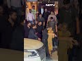 पीछे हटो सब, मां को कार तक ले जाते वक्त पैपराजी से बोले Salman Khan  - 00:54 min - News - Video