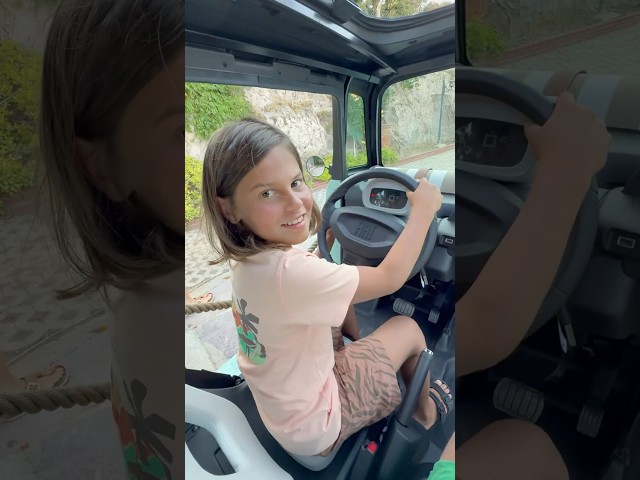 Abim bana araba sürmeyi öğretti 🚙 (trafiğe kapalı alanda çekilmiştir)