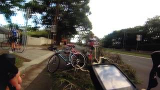 Bikers Rio Pardo | Vídeos | Árvore cai sobre ciclistas na Austrália
