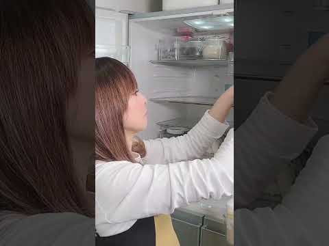 冷蔵庫掃除の様子を少しだけお見せします!